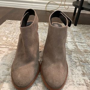 Kenneth Cole reaction booties. Size 9